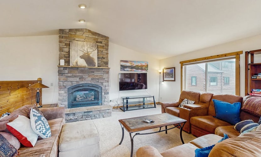 Lovely Home W/ Private Hot Tub, Mtn Views & Free WiFi - Close to Keystone Skiing