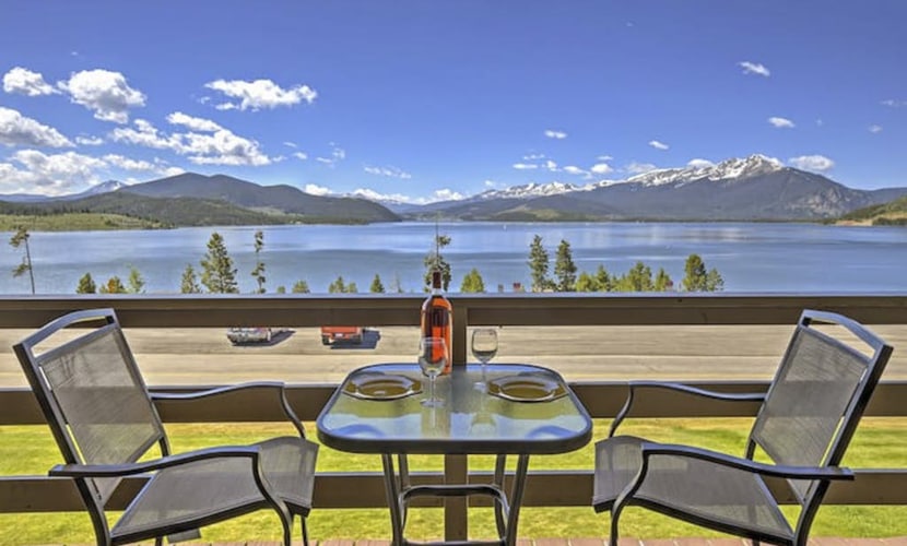 Lake & ski view condo | Pool, hot tub, sauna & cozy fireplace