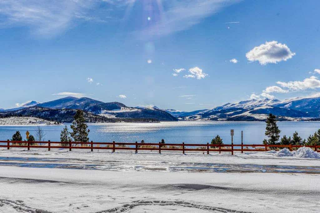 Lake & ski view condo | Pool, hot tub, sauna & cozy fireplace