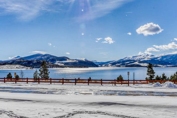 Lake & ski view condo | Pool, hot tub, sauna & cozy fireplace