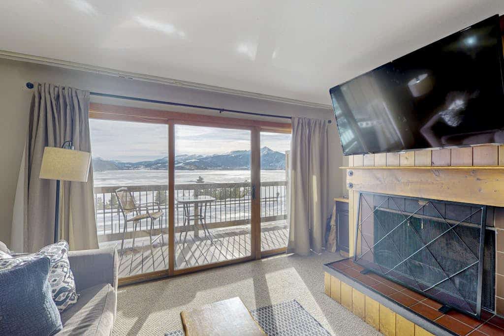 Lake & ski view condo | Pool, hot tub, sauna & cozy fireplace