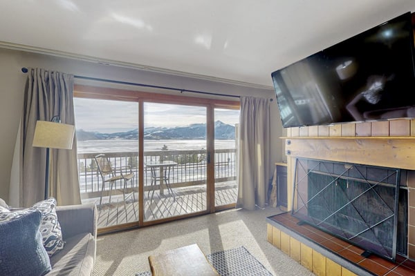 Lake & ski view condo | Pool, hot tub, sauna & cozy fireplace