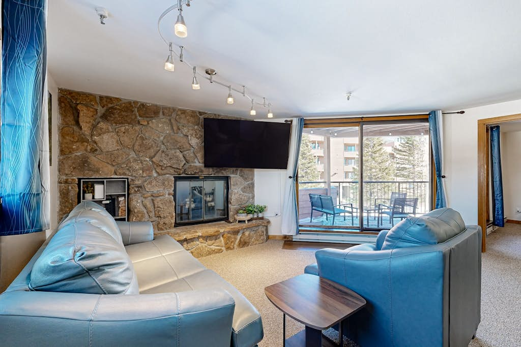 Mountain View Lakeside Retreat
