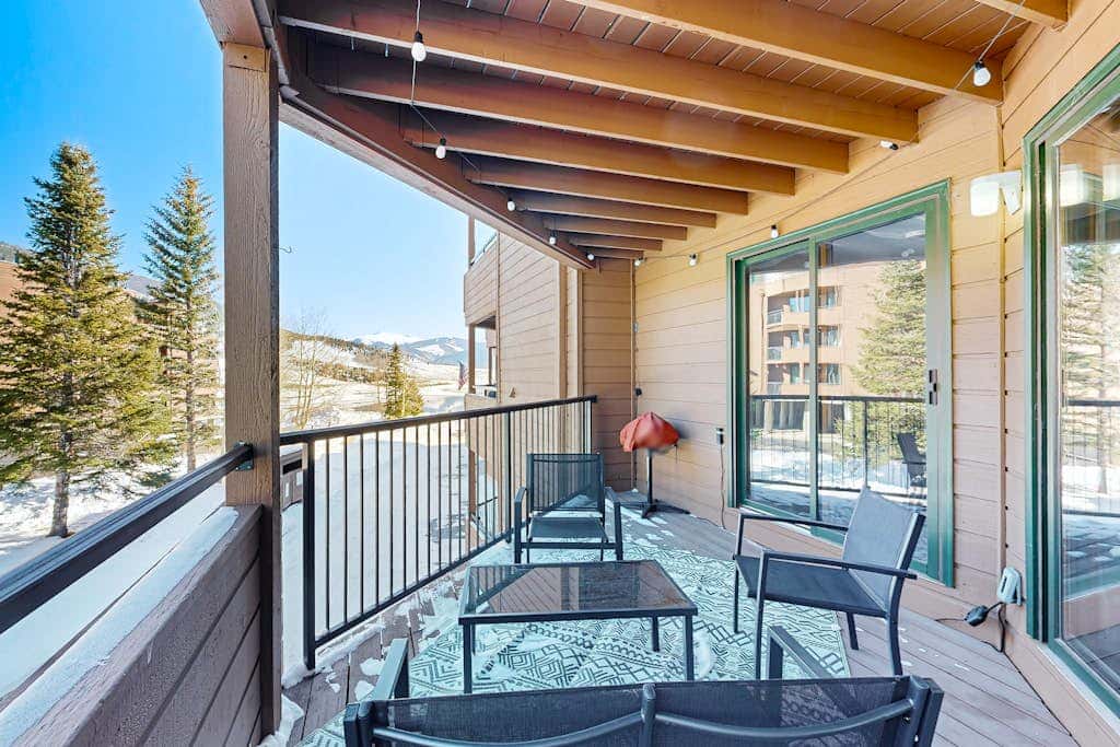 Mountain View Lakeside Retreat