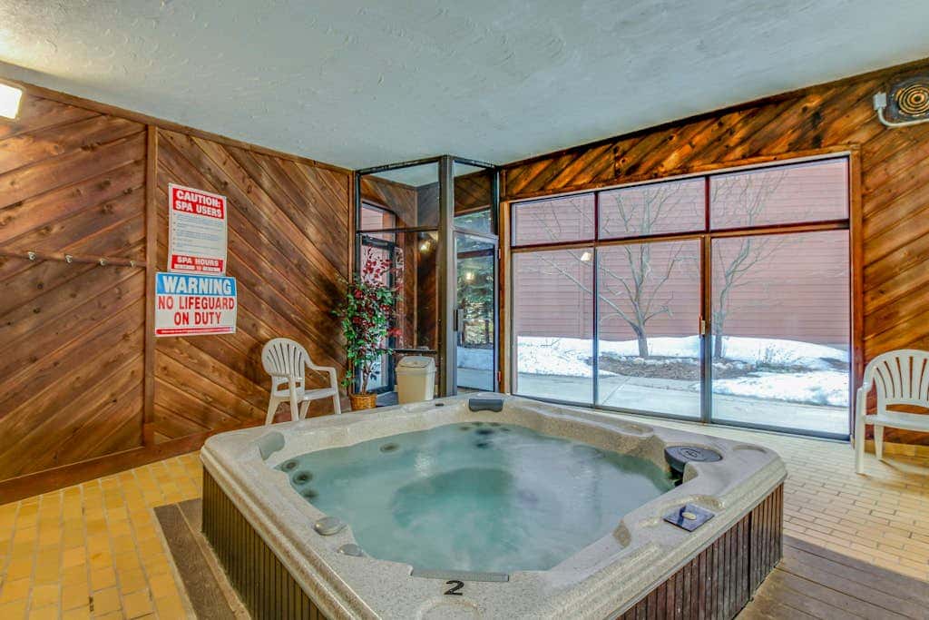 Mountain View Lakeside Retreat