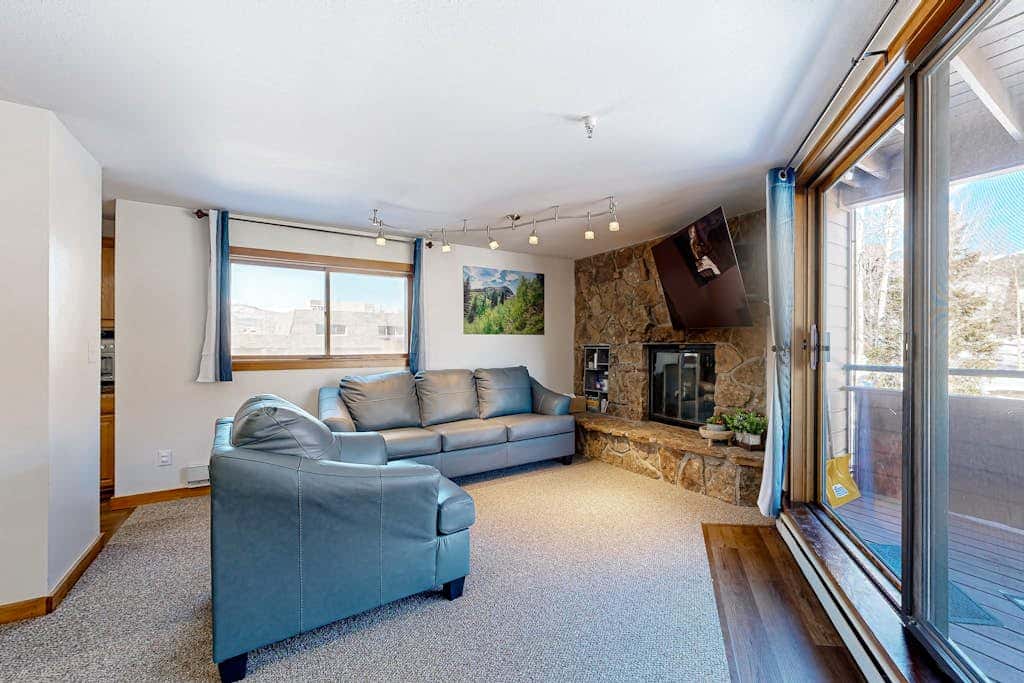 Mountain View Lakeside Retreat