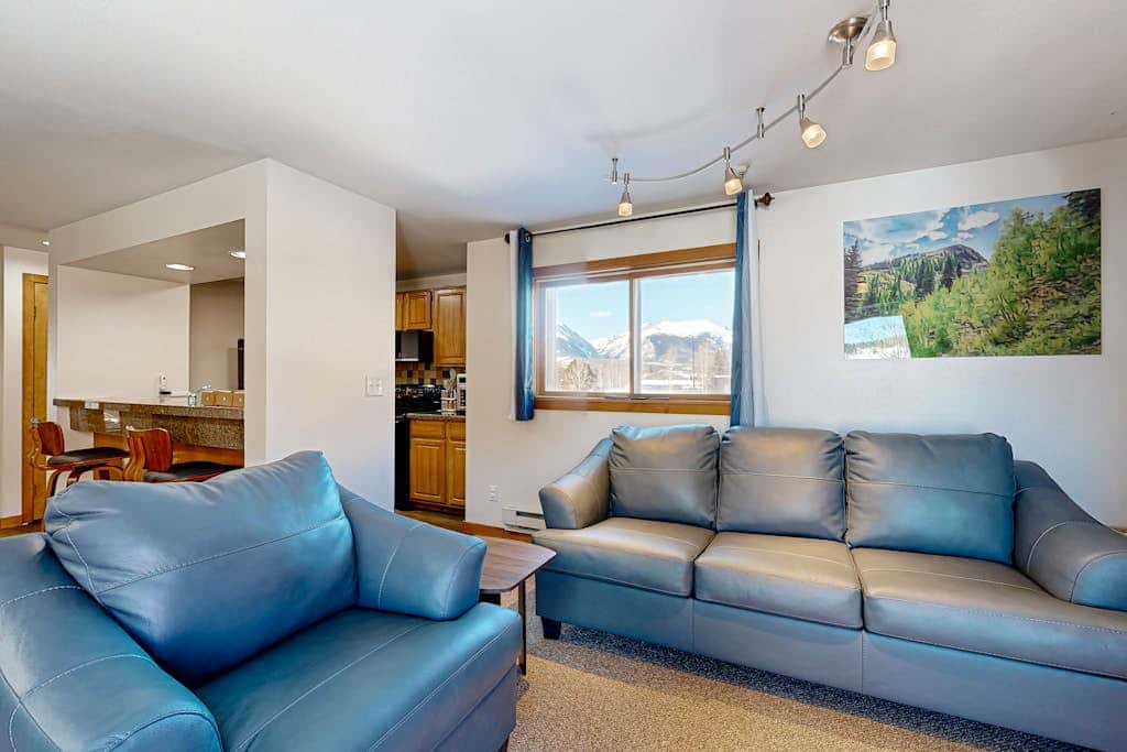 Mountain View Lakeside Retreat
