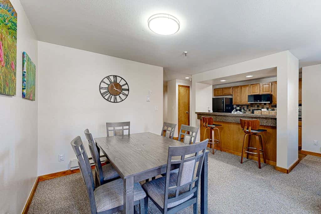 Mountain View Lakeside Retreat