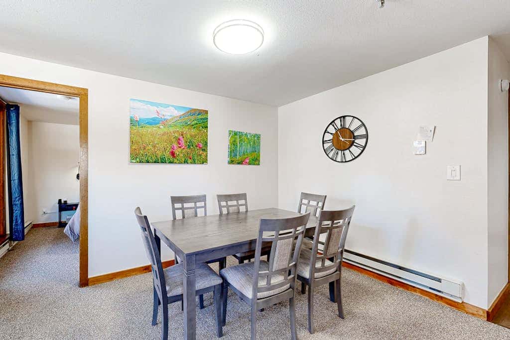 Mountain View Lakeside Retreat