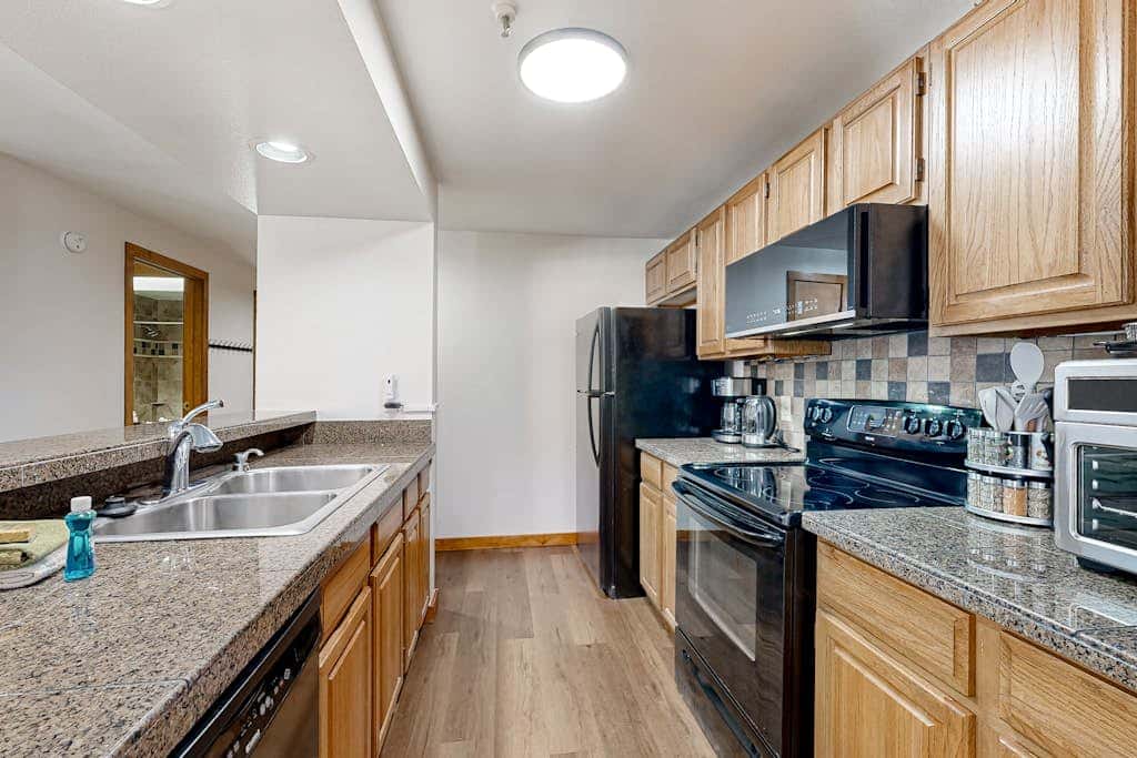 Mountain View Lakeside Retreat