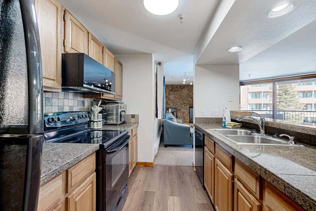 Mountain View Lakeside Retreat