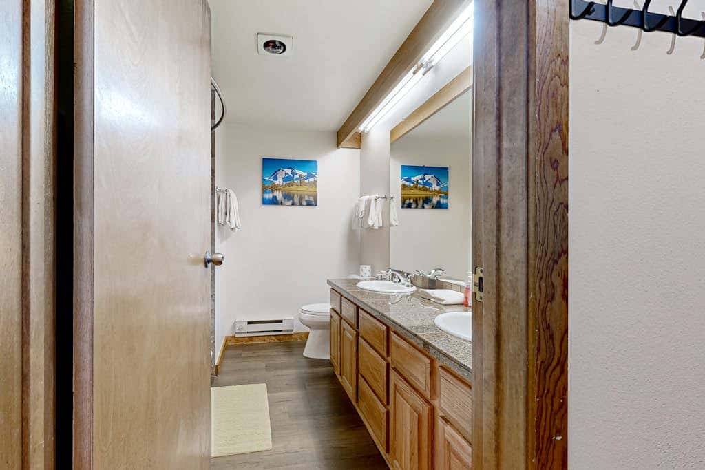Mountain View Lakeside Retreat