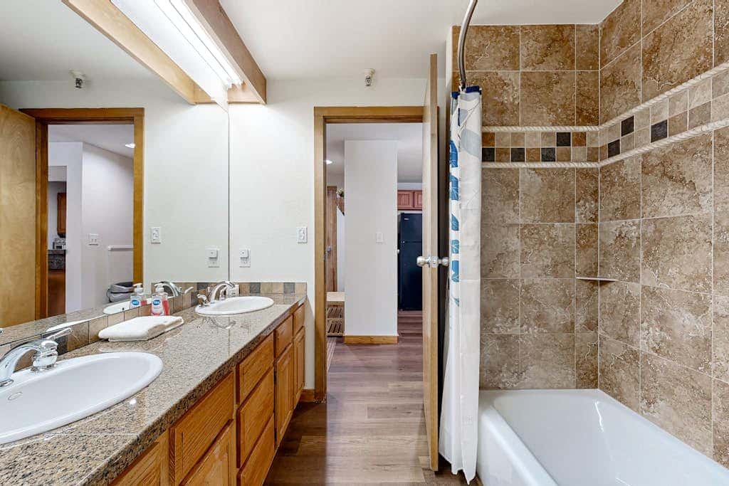 Mountain View Lakeside Retreat
