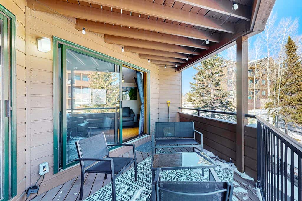 Mountain View Lakeside Retreat