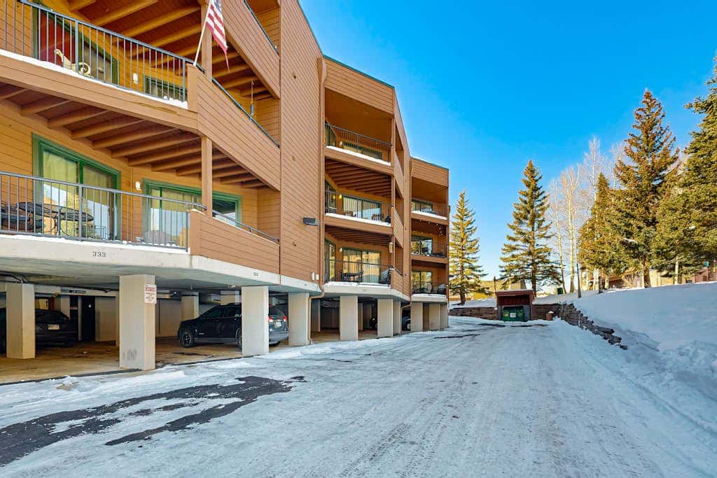 Mountain View Lakeside Retreat