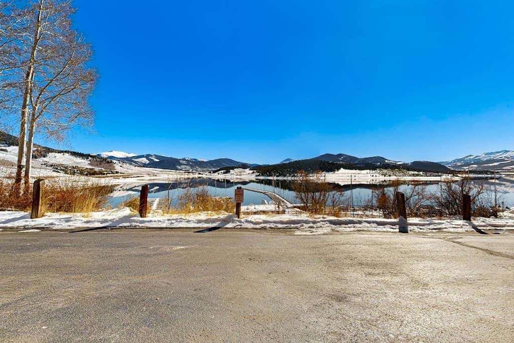Mountain View Lakeside Retreat