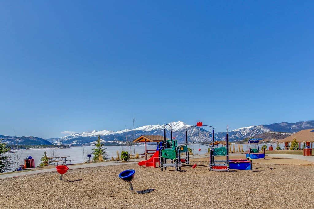 Mountain View Lakeside Retreat