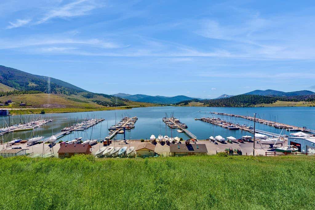 Mountain View Lakeside Retreat