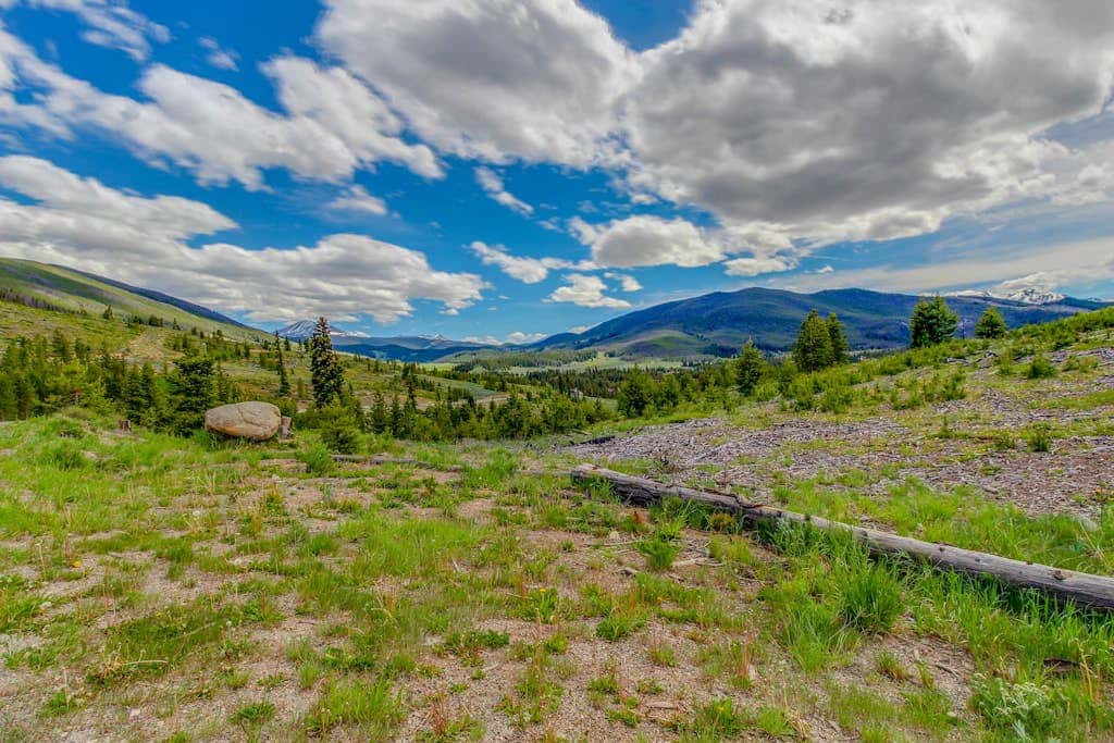 Mountain View Lakeside Retreat