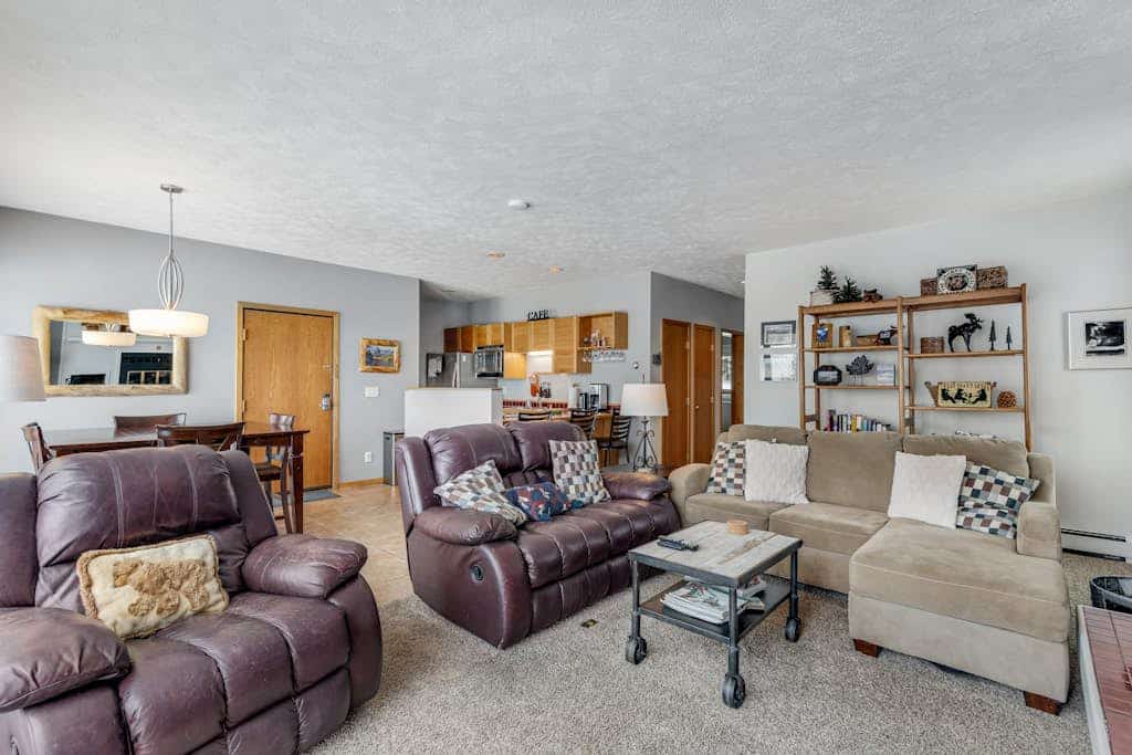 Ground-level condo with clubhouse offering pool, hot tub, tennis, & games