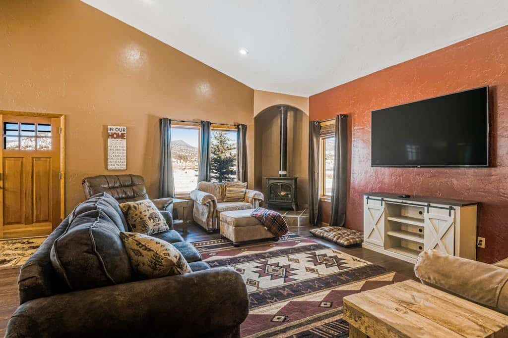 Amazing mountain getaway with high-speed WiFi, foosball table & great view