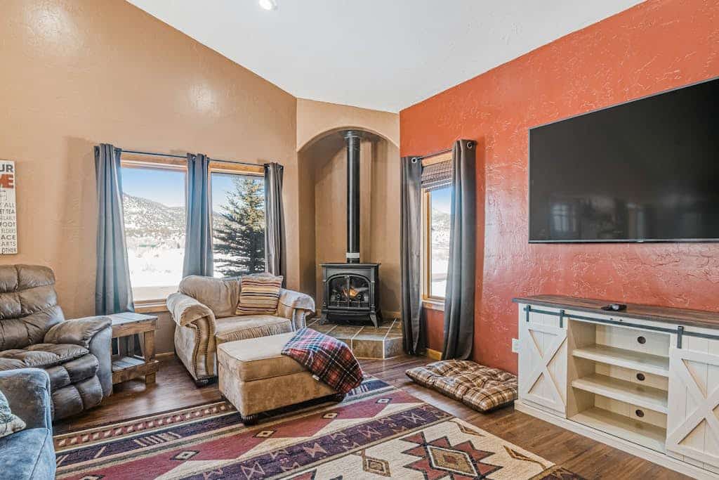 Amazing mountain getaway with high-speed WiFi, foosball table & great view