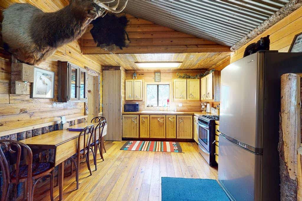Rustic bunk house surrounded by beauty w/ fully equipped kitchen & free WiFi