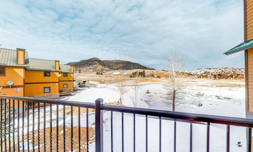 Dog-friendly Townhouse on the River w/ Spacious Layout & Free WiFi