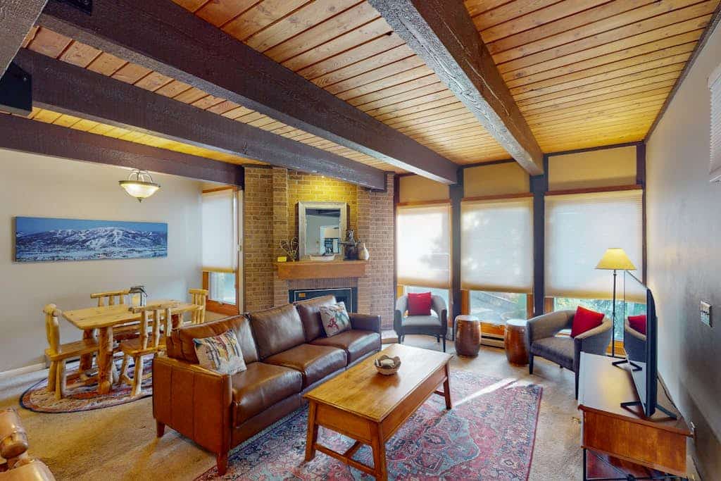 Comfortable ski condo close to Steamboat lifts with hot tub & pool | Lodge at Steamboat F203