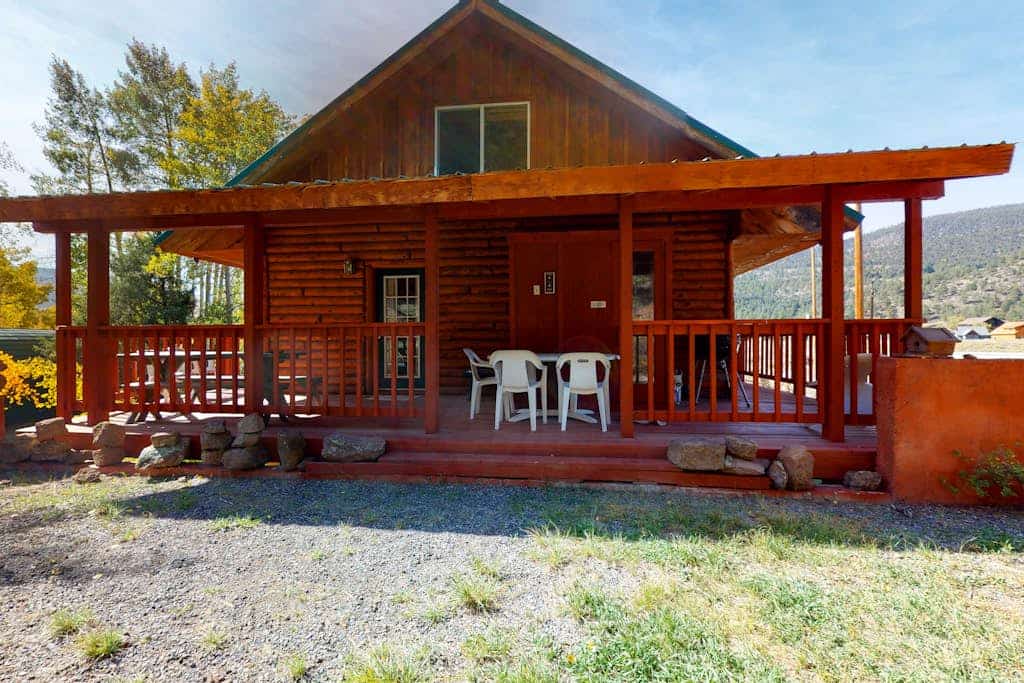 Charming rural cabin w/ mountain views, sauna, and deck - close to Rio Grande