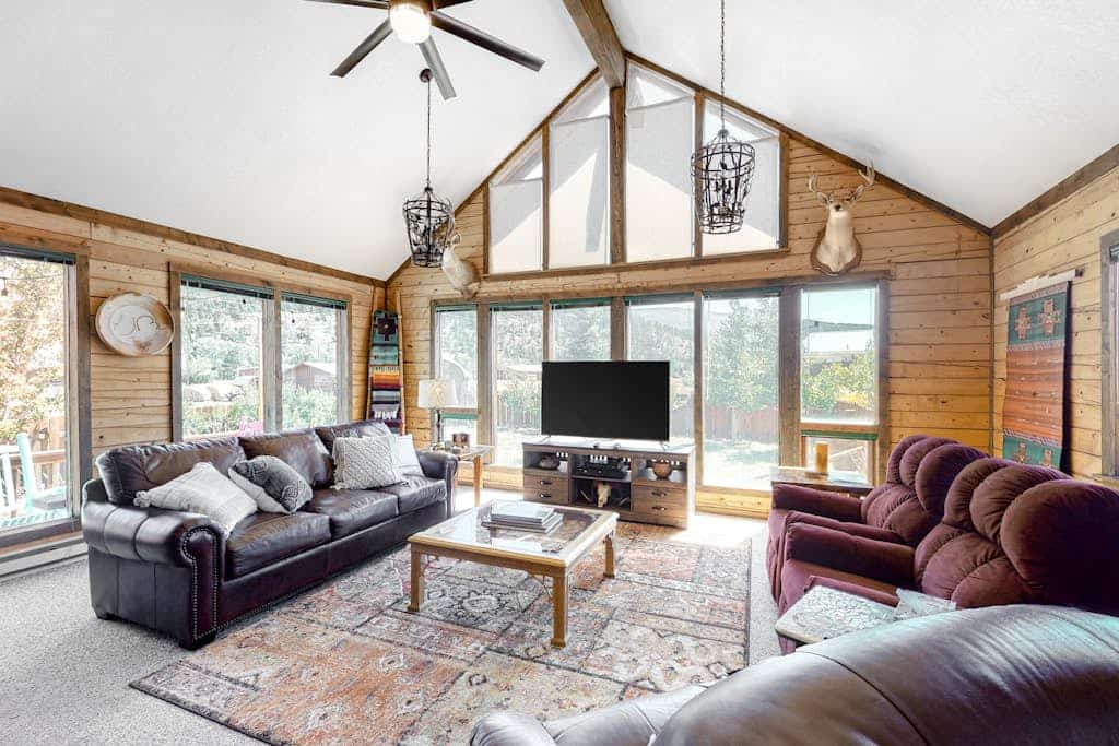 Rustic Family Getaway W/ Expansive Deck, Full Kitchen, Wood Stove & Washer/Dryer