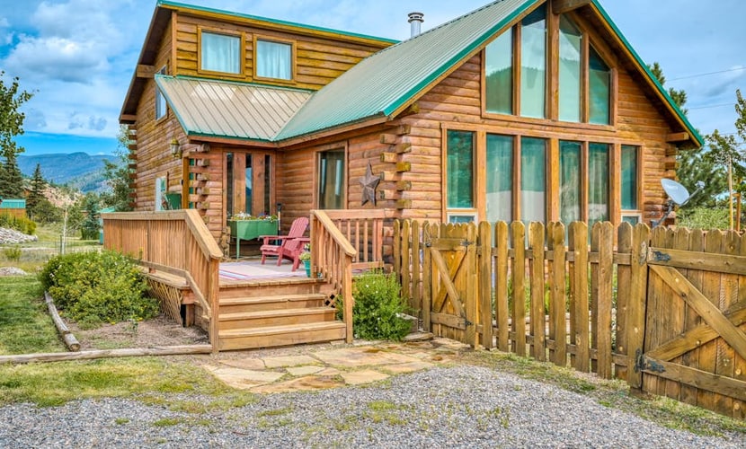 Rustic Family Getaway W/ Expansive Deck, Full Kitchen, Wood Stove & Washer/Dryer