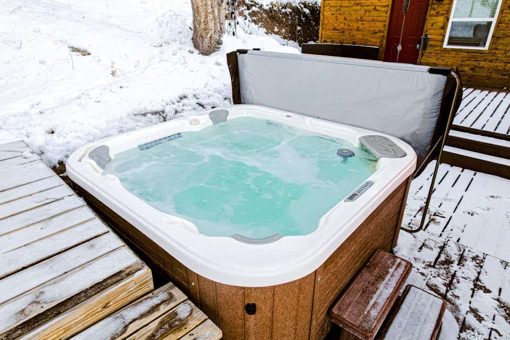 Near Town W/ Scenic Deck, Hot tub, Free WiFi, Full Kitchen & More