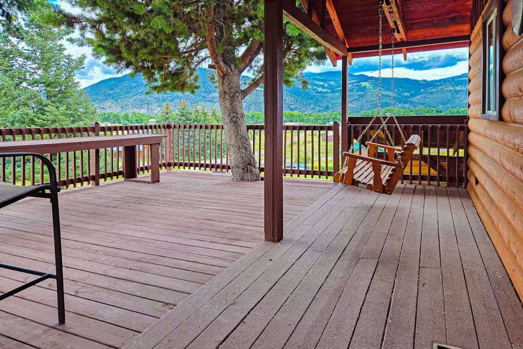 Charming cabin close to activities with spacious deck and great views