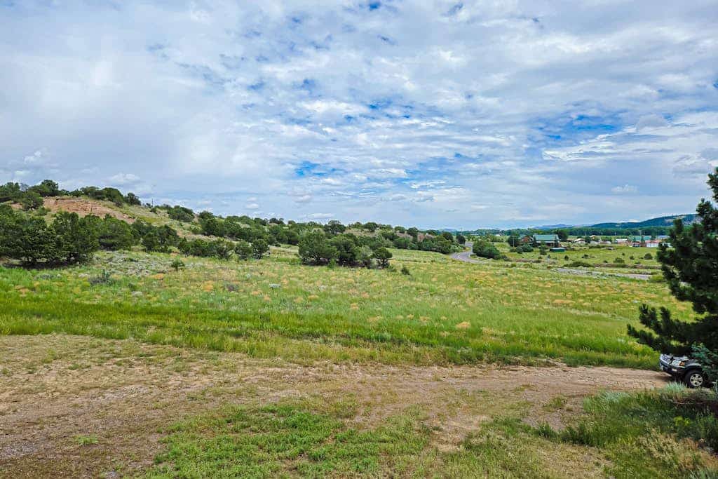 Charming cabin close to activities with spacious deck and great views