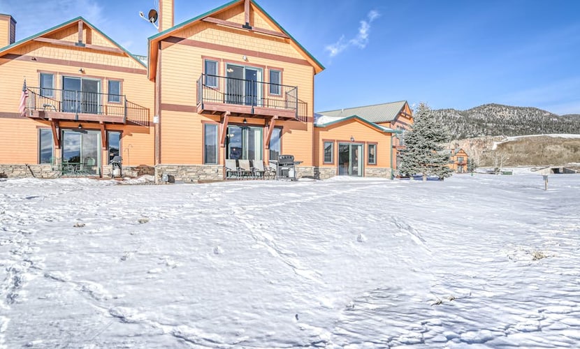 Coursefront Condo with WiFi, Gas Fireplace, Private Washer/Dryer, and Gas Grill