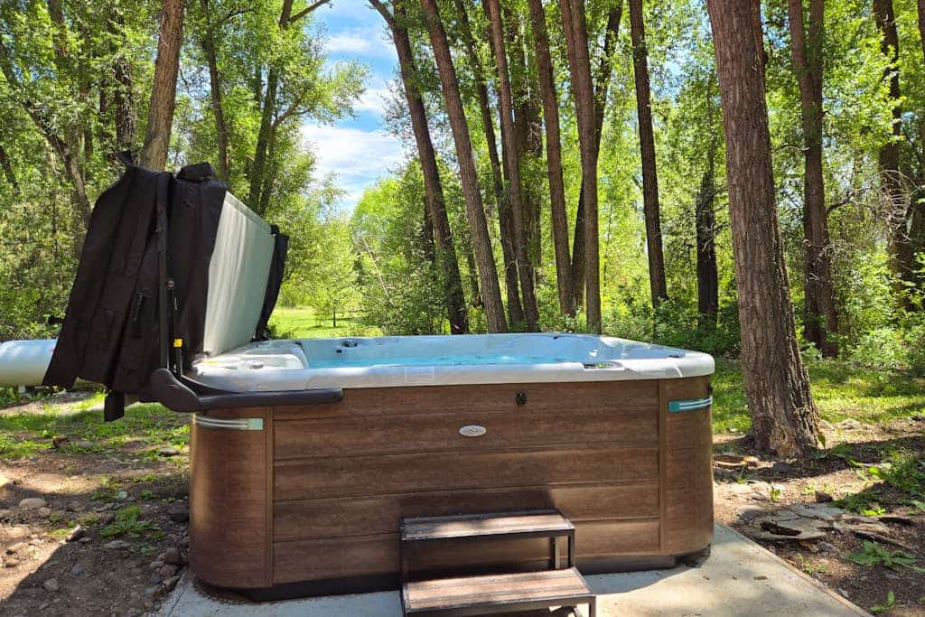 Rustic home with mountain views, wood stove, hot tub, deck, washer/dryer
