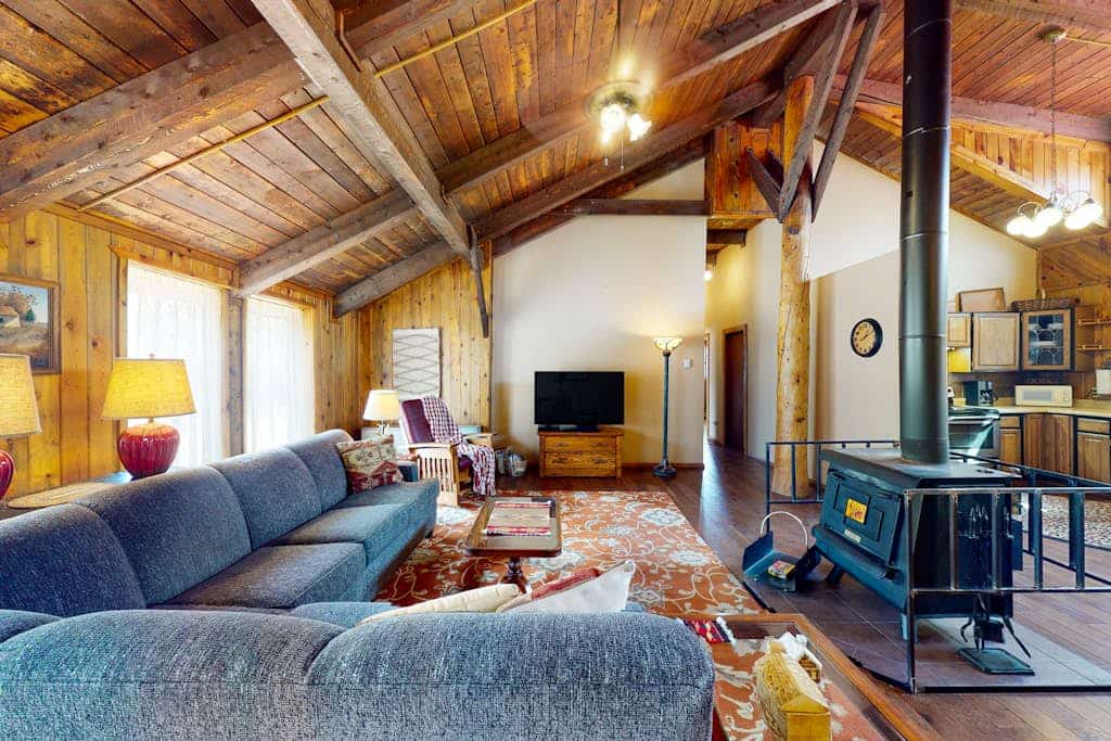 Rustic home with mountain views, wood stove, hot tub, deck, washer/dryer