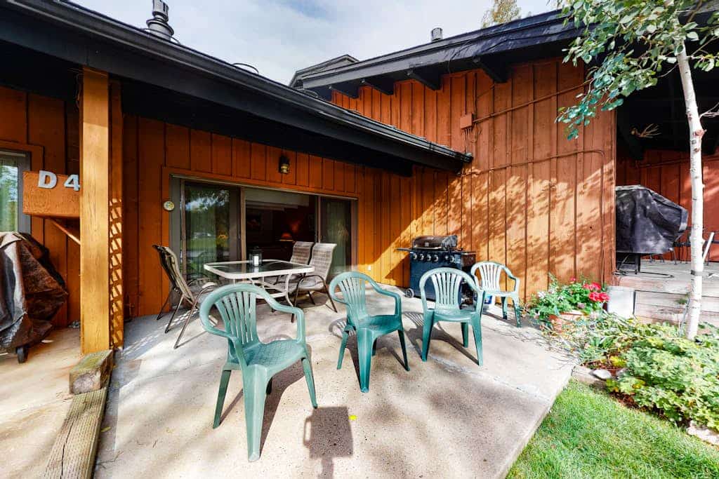 Beautiful condo near the lifts with pool, WiFi, private washer/dryer