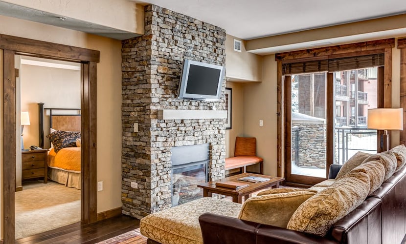 Picturesque Steamboat Springs Condo near Gondola w/Shared Hot Tub