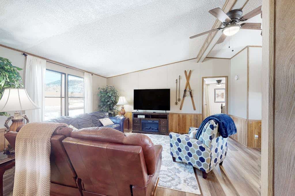 Dog-friendly home with mountain view, foosball, enclosed yard & W/D