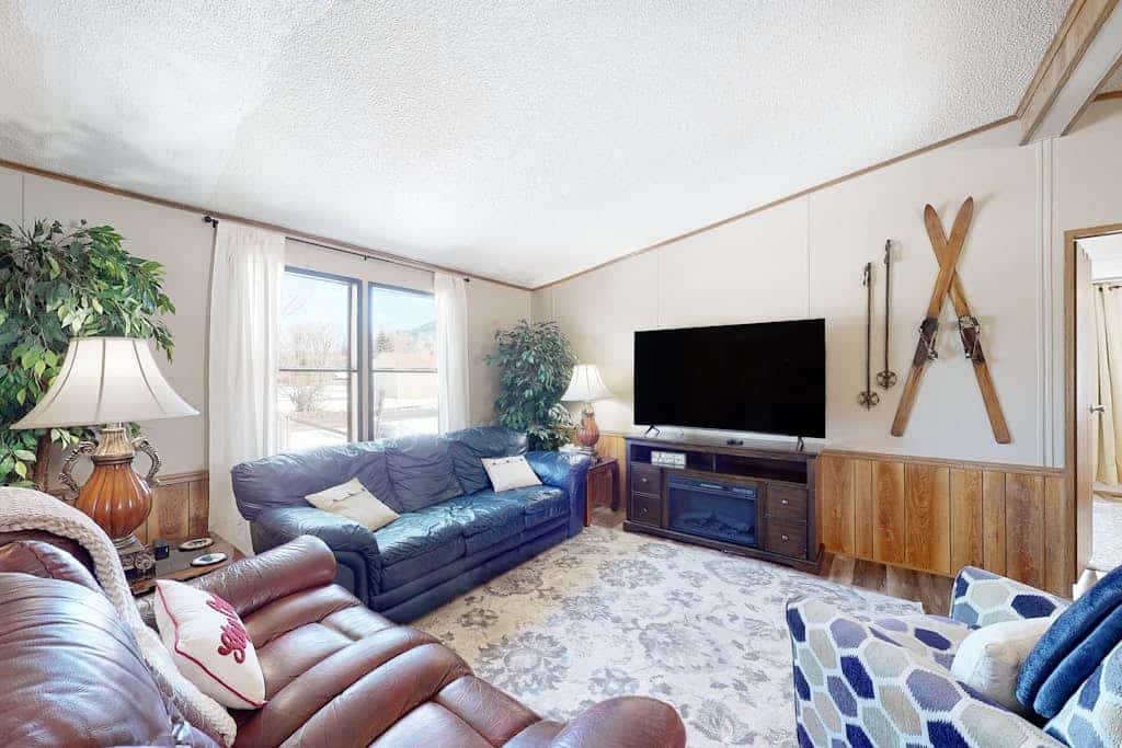 Dog-friendly home with mountain view, foosball, enclosed yard & W/D