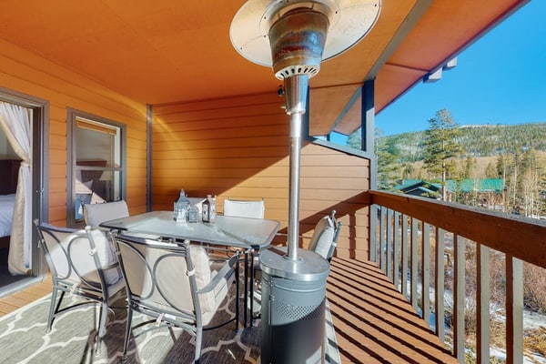 Peaceful condo with balcony, loft, shared sauna, & fireplace