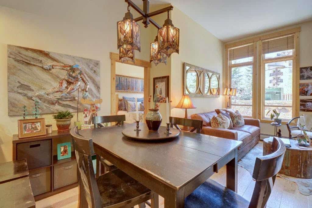 Cozy mountain condo with shared hot tub and gym, walk to ski lift