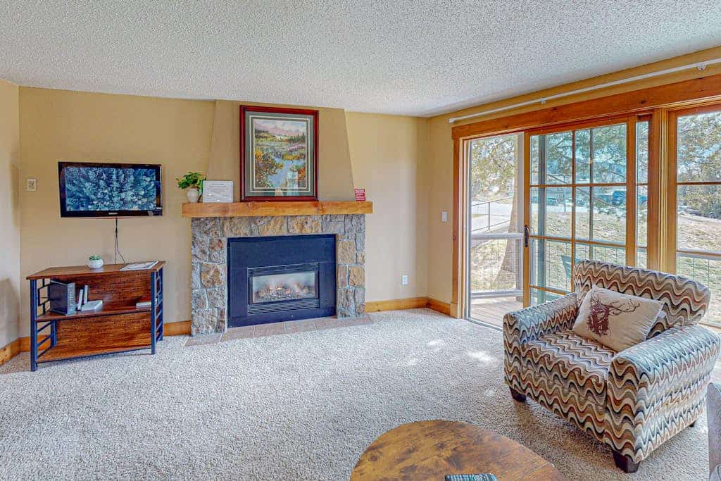 One Mile to Slopes with Gas Fireplace, Balcony & Shared Hot Tub/Sauna/Steam Room