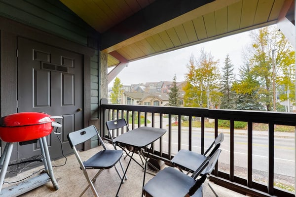 Steamboat Springs condo with pool, hot tub, fitness center & fireplace