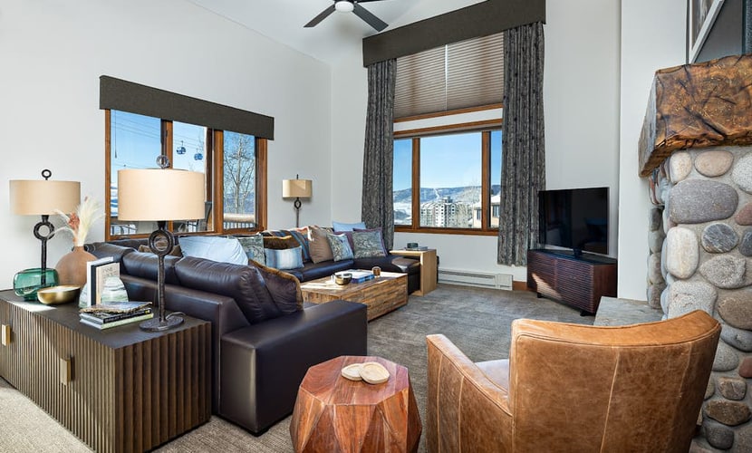 Well-equipped ski-in/out condo with pool, WiFi, hot tub, & gym