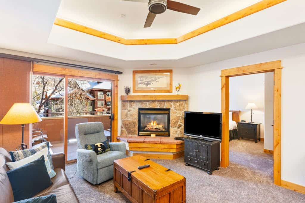 500 yards to the gondola with shuttle access, on-site pool, hot tub & gym