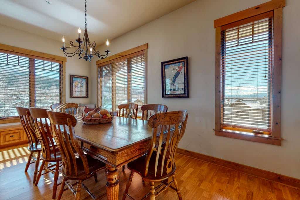EagleRidge Lodge 308Top-floor, walk-to-lift, corner condo w/ fireplace, views & resort hot tubs/pool