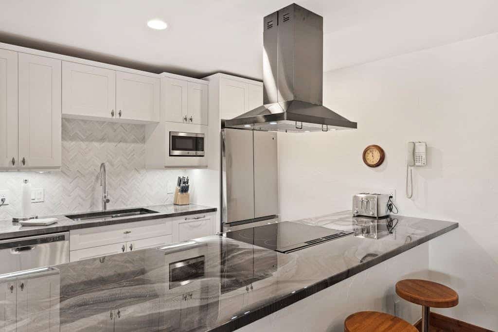 Fully renovated condo just south of Steamboat Ski Resort with pool & hot tub